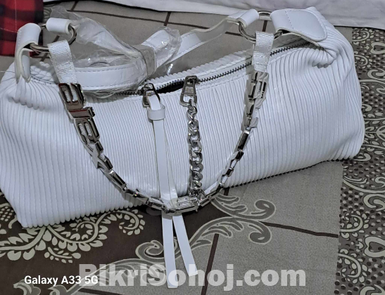 Soft Leather Crossbody Handbag | Stylish & Durable